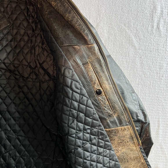 leather jacket - Picture 5 of 10